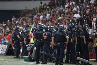 鲍威尔：最后一攻搞砸的责任在我，我是O型腿所以常扭伤脚踝