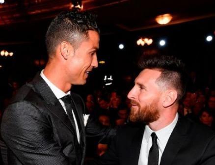 库库：切尔西在逐步走上正轨；在国家队走过的路不容易（库库：切尔西一步步回归正轨；国家队之路并不轻松）