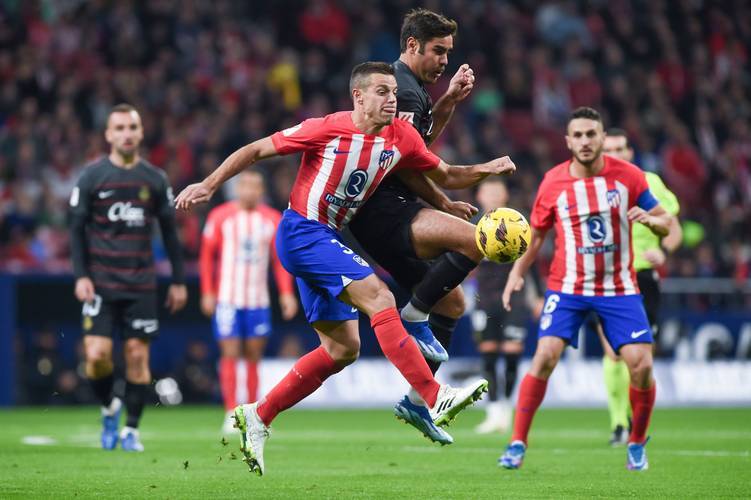 从天堂到地狱，索博在2-1领先后疯狂庆祝，被绝杀后伤心落泪（领先2-1狂欢，遭绝杀泪洒赛场：索博的冰火两重天）