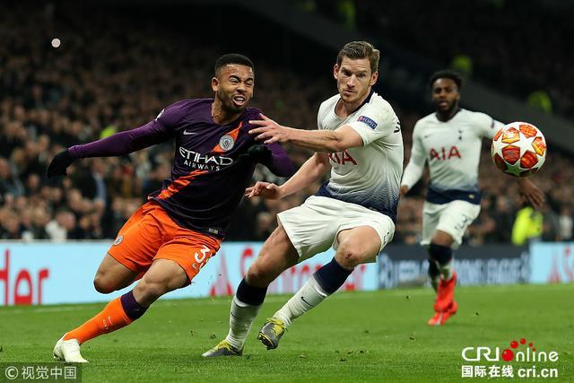 詹姆斯连续得分，逆转比赛节奏（詹姆斯连砍得分，改写比赛节奏）