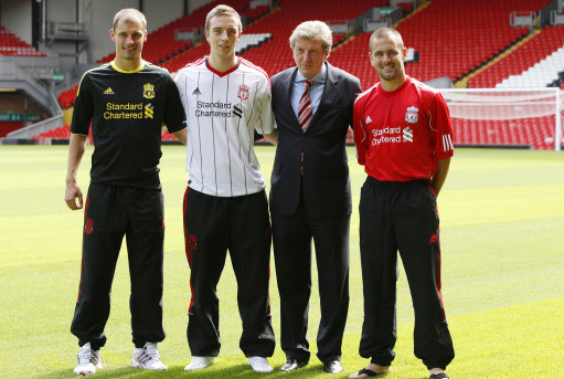 布达佩斯Major：跌入0-1！小蜜蜂7-13不敌FaZe（布达佩斯Major首秀失利：小蜜蜂7-13不敌FaZe，战绩0-1）