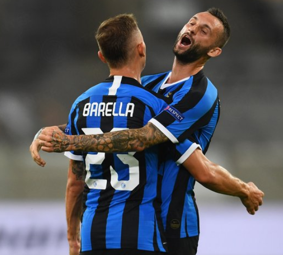 悲喜两重天！孙兴慜失点后表情极度痛苦，穆勒晋级后喜笑颜开（一喜一悲：孙兴慜点球失手痛苦难掩，穆勒晋级后喜形于色）