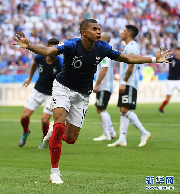 英媒：利物浦与塞梅尼奥谈妥个人条款，并匹配了曼城的报价（英媒：利物浦已与塞梅尼奥达成个人协议，报价与曼城持平）