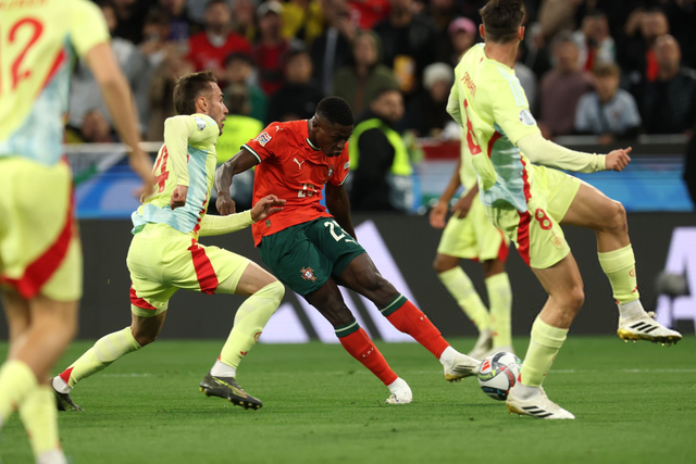 葡媒：鲁伊-科斯塔即将连任本菲卡主席，竞争对手已承认败选（葡萄牙媒体称：鲁伊·科斯塔将连任本菲卡主席，竞选对手已认输）