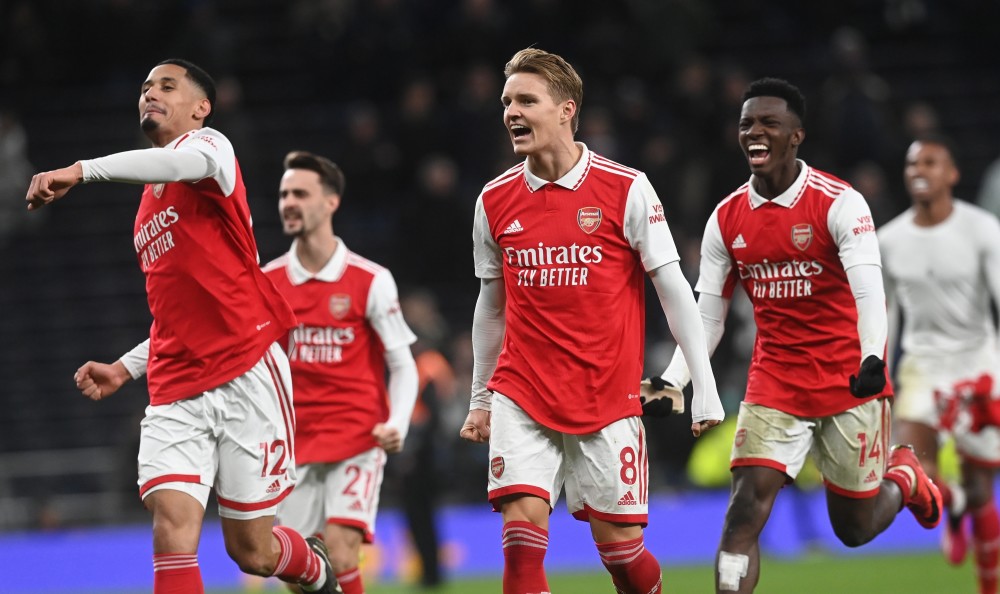 图片报：因极端球迷大规模燃放烟火，拜仁将面临欧足联的处罚（《图片报》：球迷大规模燃放烟火，拜仁恐遭欧足联惩处）