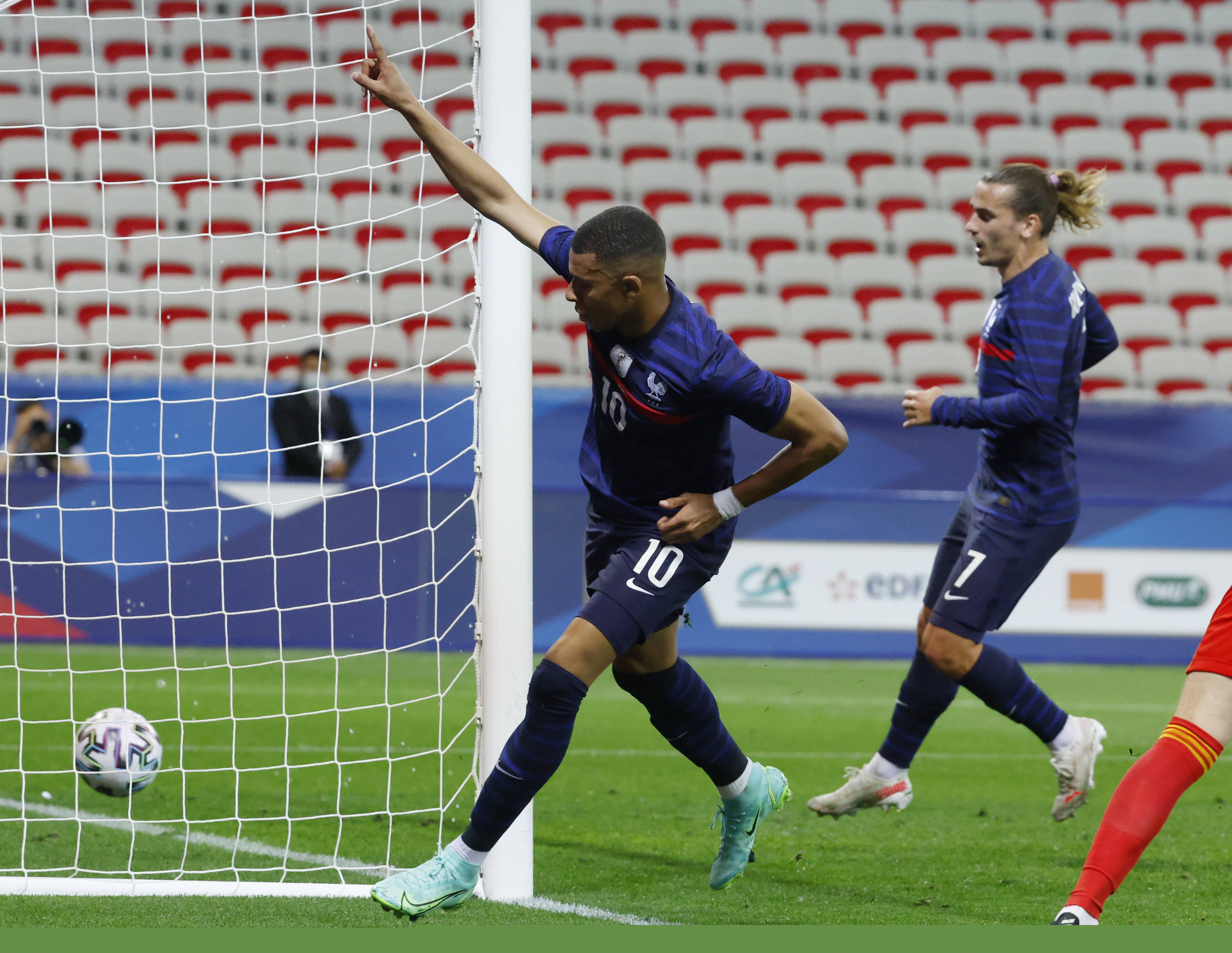 2分钟集锦！辽宁73-84负广州未，2名“后卫”表现对不起身价（2分钟速览：辽宁73-84不敌广州，双后卫发挥难配身价）