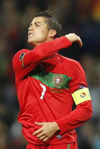 记者：弗里克听说自己的明夏离队传闻后说“又是胡说八道”（记者：被问及明夏离队传闻，弗里克回应“又是胡说八道”）