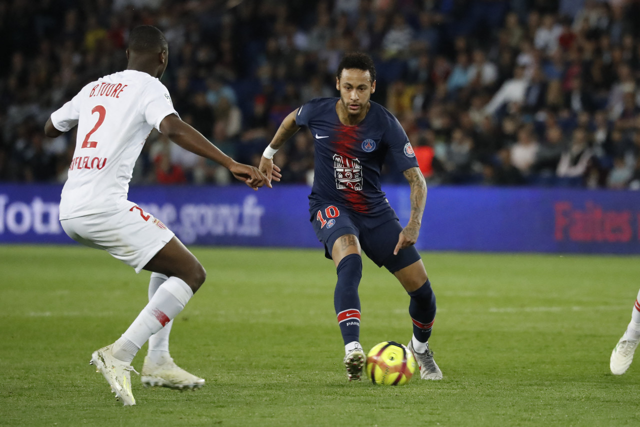 北京首钢外线低迷吞败仗（北京首钢外线失准遭遇失利）