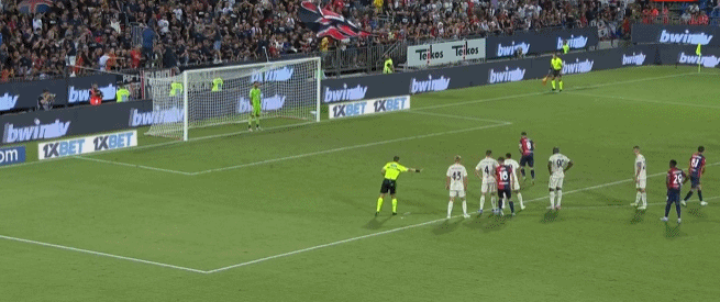 足球英超球队高薪续约门将，球迷满意