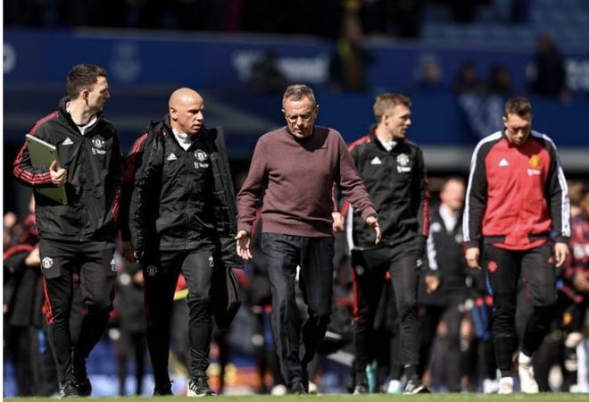 德拉富恩特：我们和皇马队医保持联系，赫伊森暂时不离队