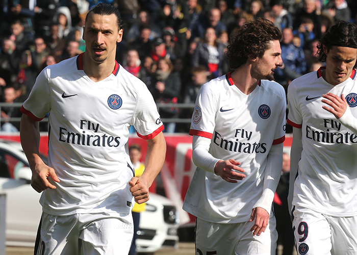 跟队：邓弗里斯脚踝疼痛未消除，可能告别2025年剩余比赛（队记：邓弗里斯脚踝伤势未愈，恐无缘2025年剩余赛程）