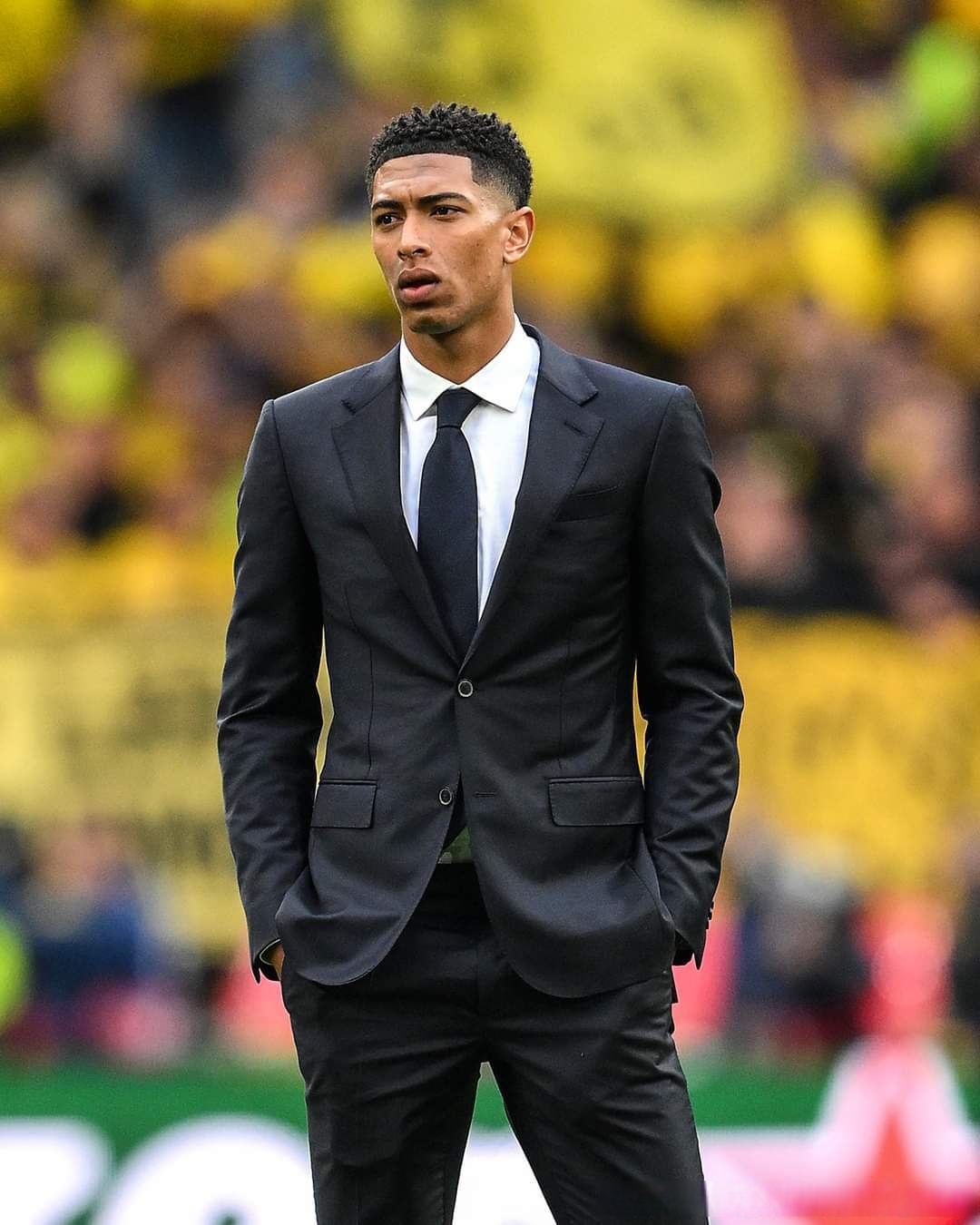 记者：佩德里因拉伤不会前往黄潜客场比赛，但伤势并不严重（因拉伤不随队客战黄潜，佩德里伤情无大碍）