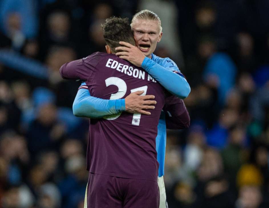 热议中超争冠：争冠悬念基本不在；申花没朋友拿不了冠军（中超夺冠话题升温：冠军归属已无悬念，申花孤立难问鼎）