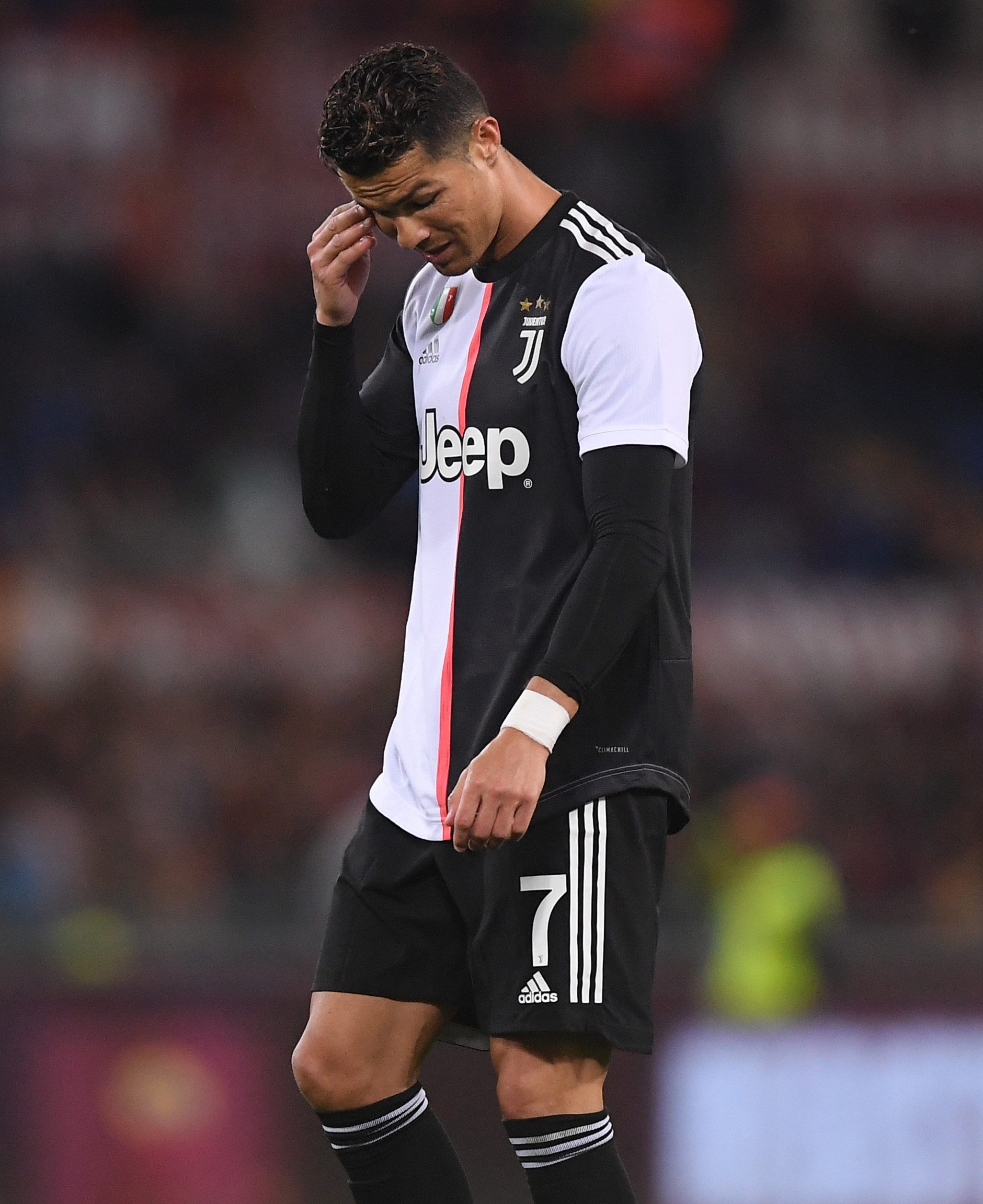 76场比赛10个帽子戏法，凯恩帽子戏法数来到德甲历史第五（76战10次戴帽，凯恩帽子戏法数升至德甲历史第5）