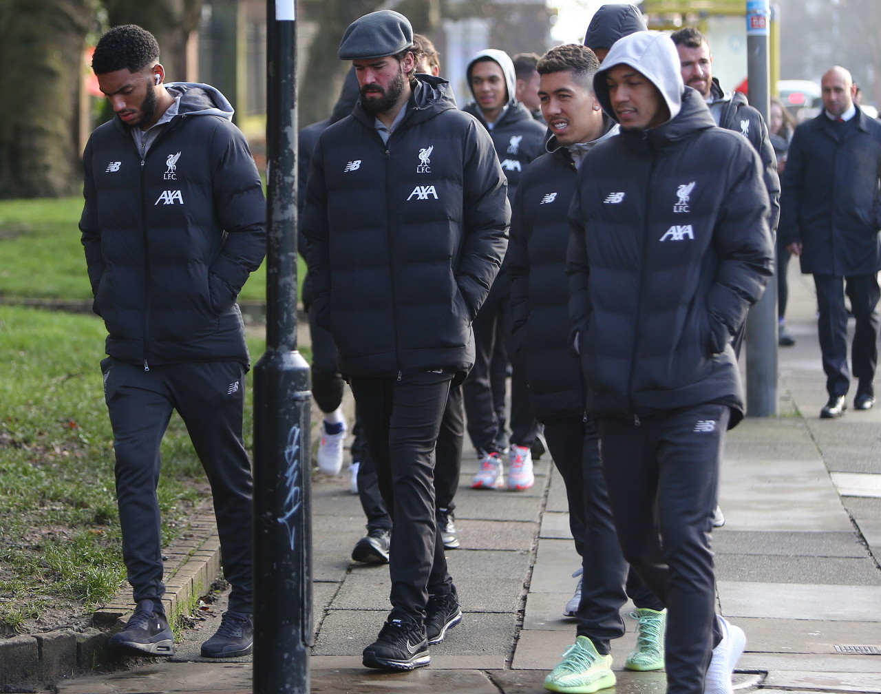 足球欧冠小组榜首争夺白热化（欧冠小组头名之争白热化）