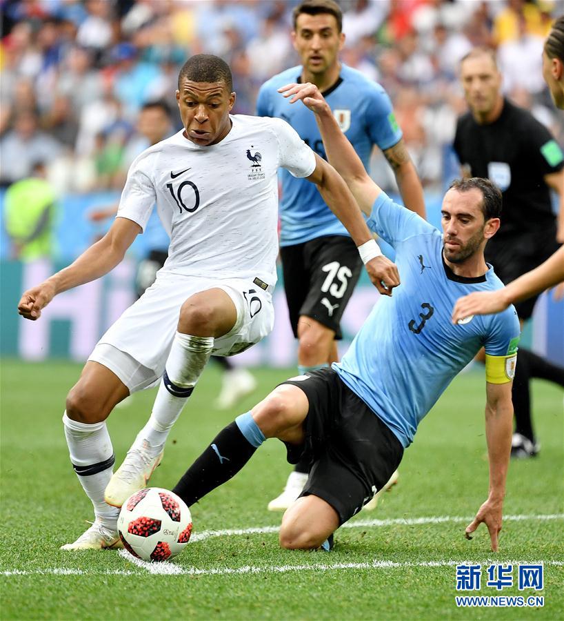 西班牙此前10次对阵乌拉圭5胜5平保持不败，打进16球丢8球（西班牙近10次对阵乌拉圭取得5胜5平不败战绩，共打入16球失8球）