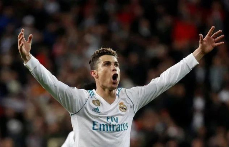 托特纳姆热刺被告知，他们“最大的错误”可以通过一月份引进明星中场球员来解决。（热刺被指只需在一月引进明星中场，便可弥补其“最大失误”）