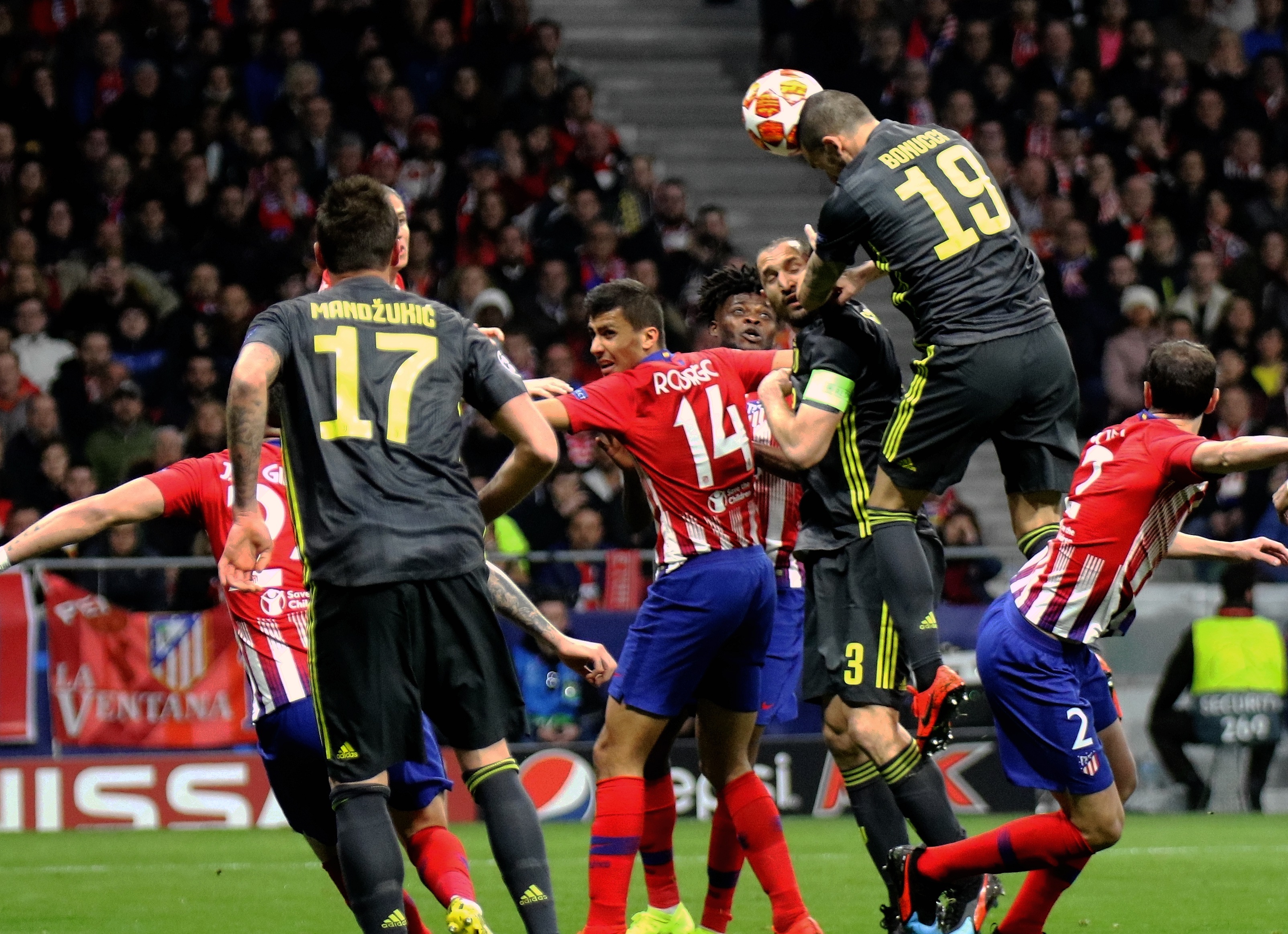 7.8分全场最高！阿根廷国门炸裂：7次扑救阻击阿森纳 埃梅里创历史（7.8分全场最佳！阿根廷门神7次扑救拒阿森纳，埃梅里缔造里程碑）