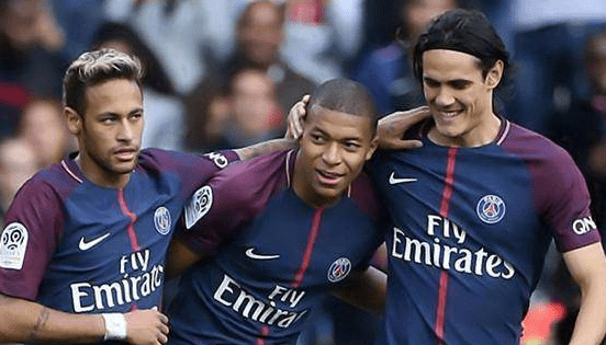 40岁魔笛仍不老！助米兰领跑意甲+连续10轮踢满全场（40岁魔笛不服老：助米兰领跑意甲，已连续10轮全勤）