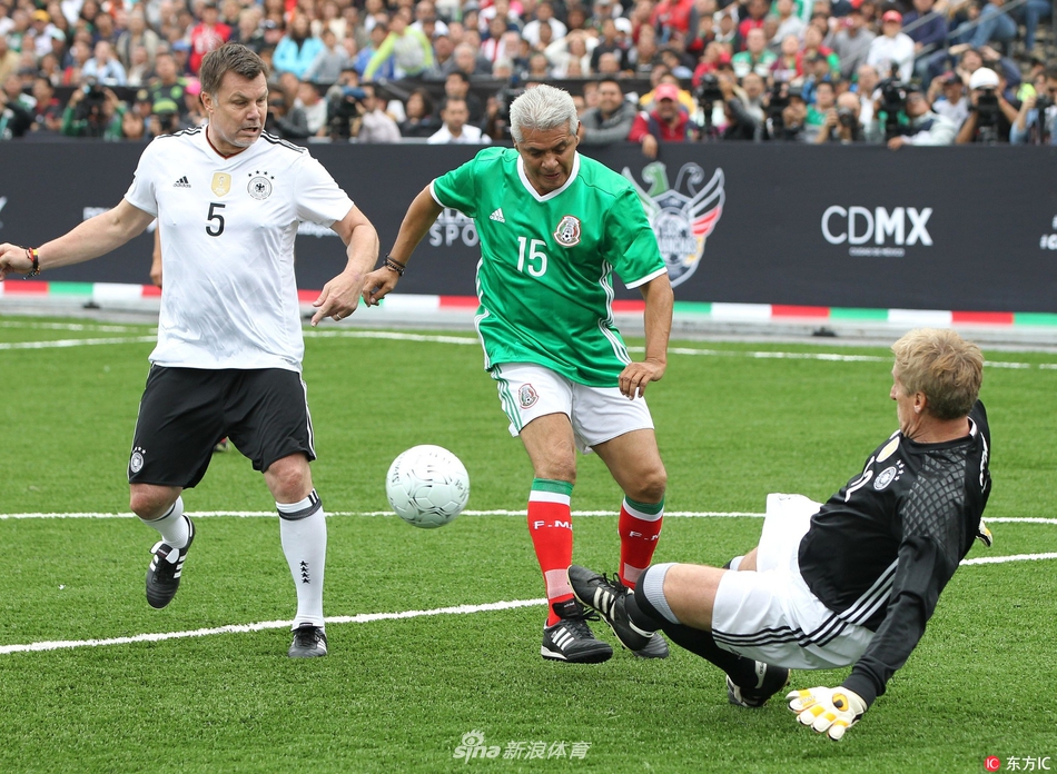 打满12分钟！怀特首节投篮10中5，得到12分2篮板2助攻（怀特首节打满12分钟，10投5中贡献12分2篮板2助攻）