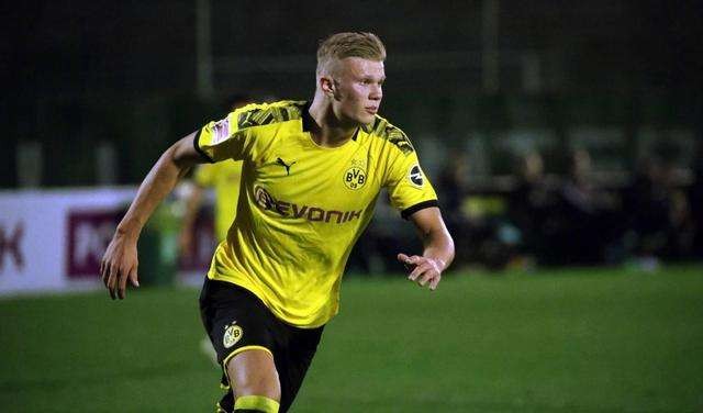 梅州客家因财务危机降级，未能延续奇迹，暴露中国足球现实困境。