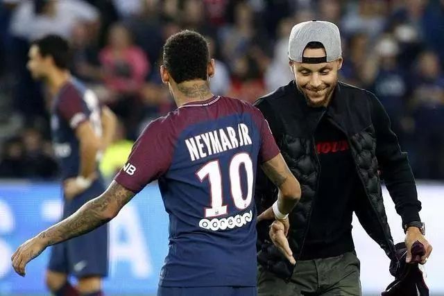 NBA球员专访：詹姆斯谈季后赛目标,（NBA独家专访：詹姆斯详解季后赛目标）